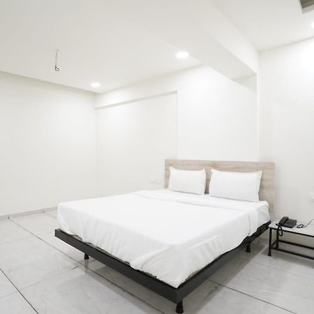 Hotel Bhakti Inn Насик Экстерьер фото